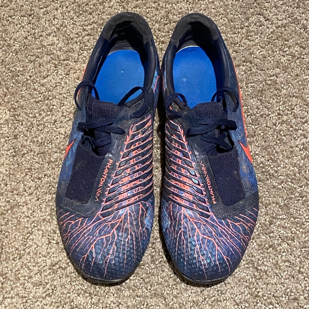 Nike phantom corpse soccer shoe